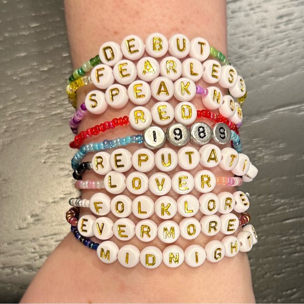 10 Taylor Swift Eras Friendship Bracelets